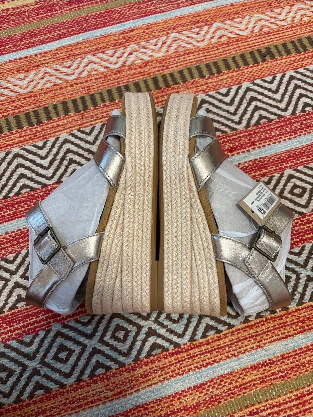 TOMS Audrey Light Gold Metallic Wedge Sandals Espadrilles Size 6. NIB